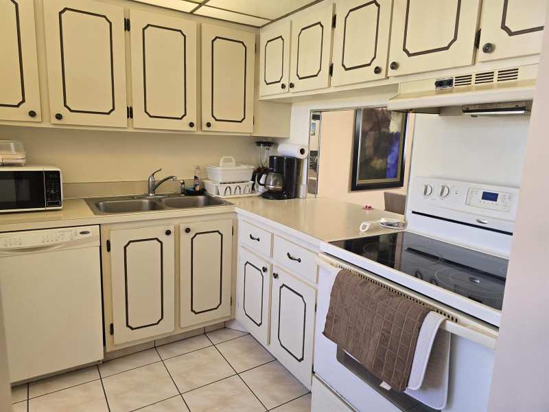 118 Lake Olive Drive, West Palm Beach FL 33411