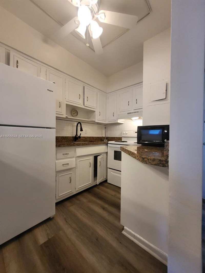 600 Layne Blvd # 118, Hallandale Beach FL 33009