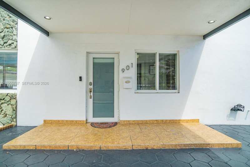 901 NW 22nd Pl, Miami FL 33125