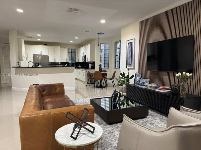 1547 Passion Vine Cir # 3, Weston FL 33326