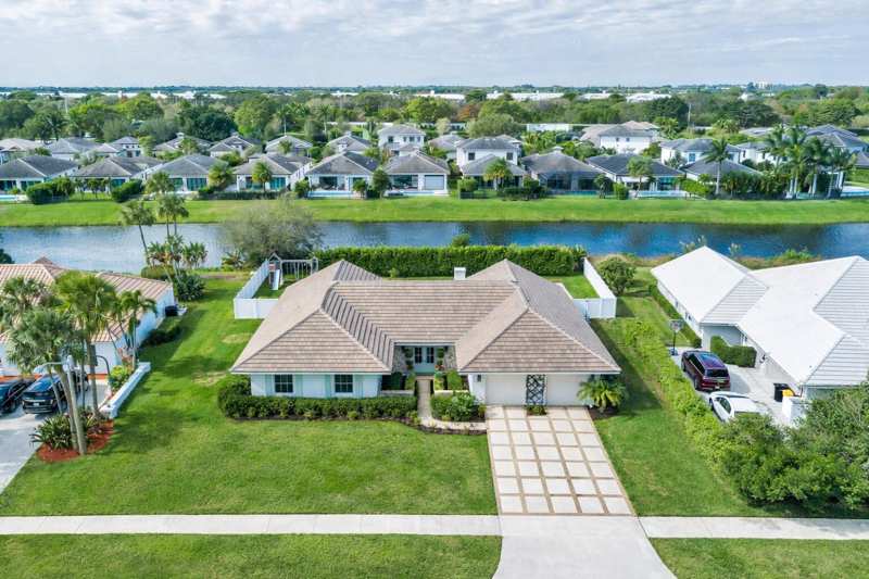 3125 Embassy Drive, West Palm Beach FL 33401
