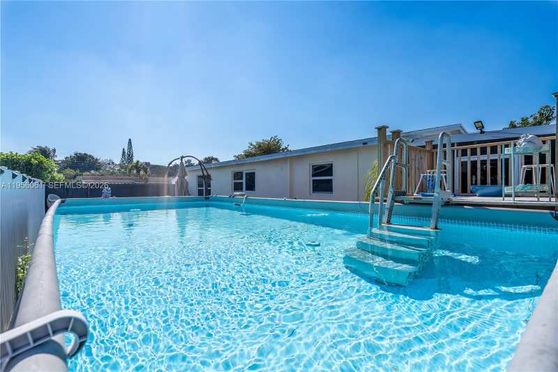 1031 NE 213th Ter, Miami FL 33179