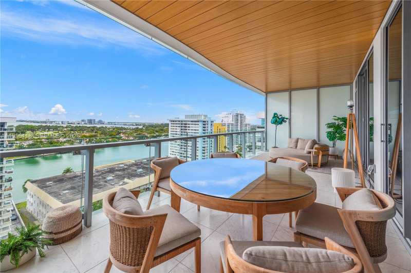 5775 Collins Ave # 1405, Miami Beach FL 33140