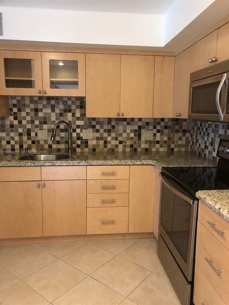 4000 N Hills Dr # 32, Hollywood FL 33021