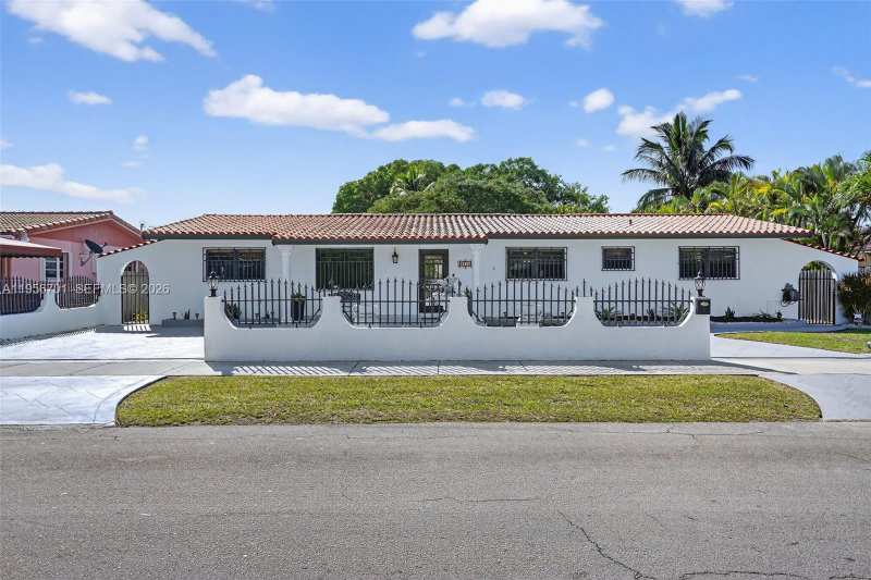 9410 SW 42nd St, Miami FL 33165