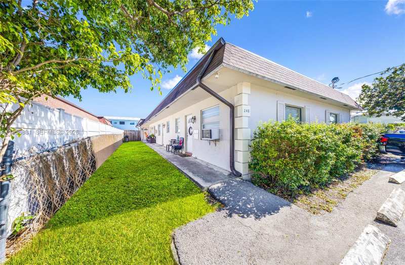 240 SE 9th Ave, Pompano Beach FL 33060