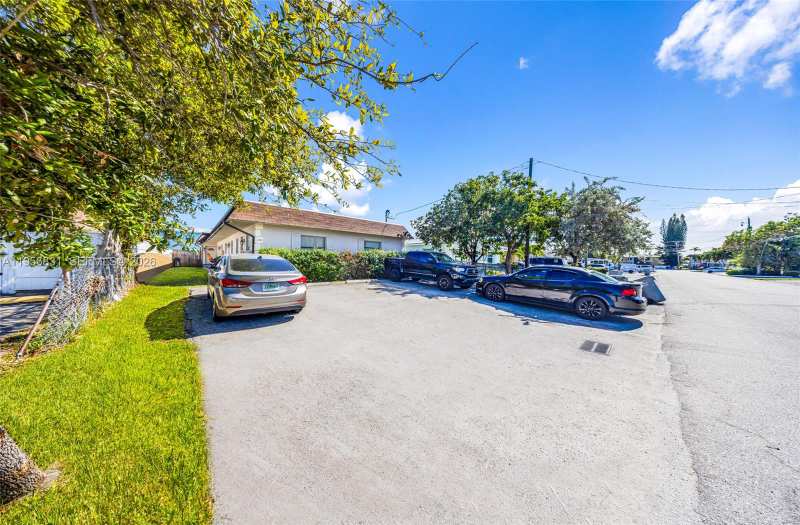240 SE 9th Ave, Pompano Beach FL 33060