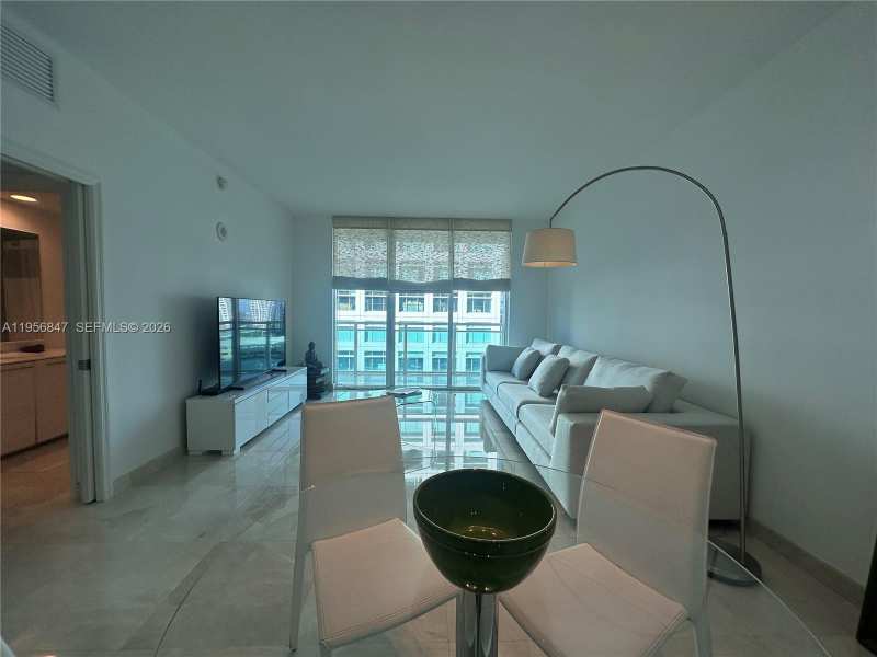 950 Brickell Bay Dr # 1402, Miami FL 33131
