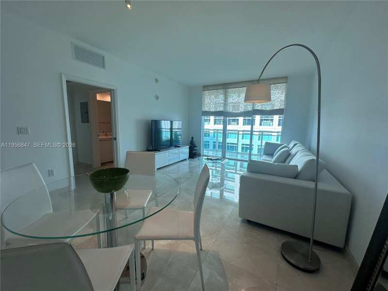 950 Brickell Bay Dr # 1402, Miami FL 33131