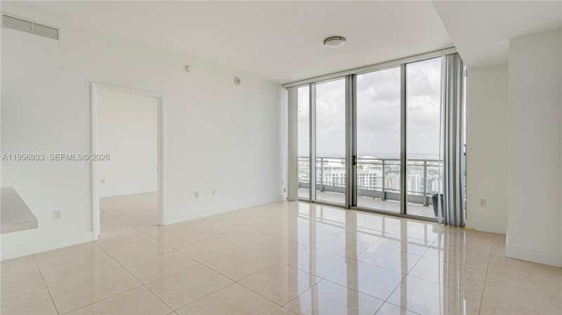 90 SW 3rd St # 10, Miami FL 33130