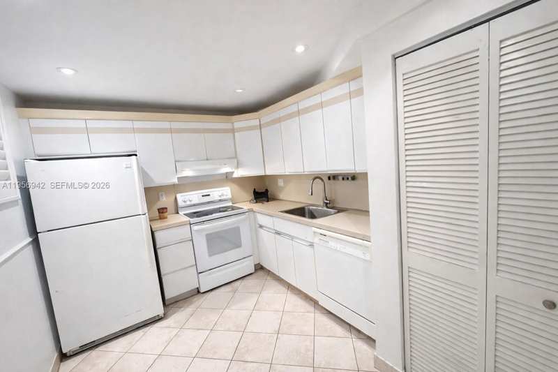 3920 Inverrary Blvd # 608C, Lauderhill FL 33319
