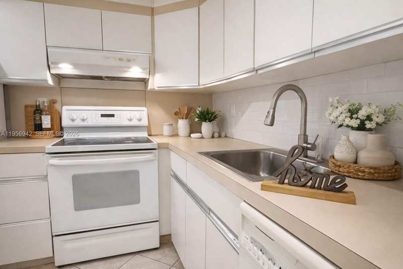 3920 Inverrary Blvd # 608C, Lauderhill FL 33319
