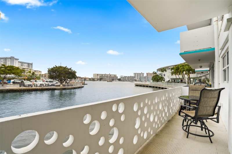 2500 Diana Dr # 104, Hallandale Beach FL 33009