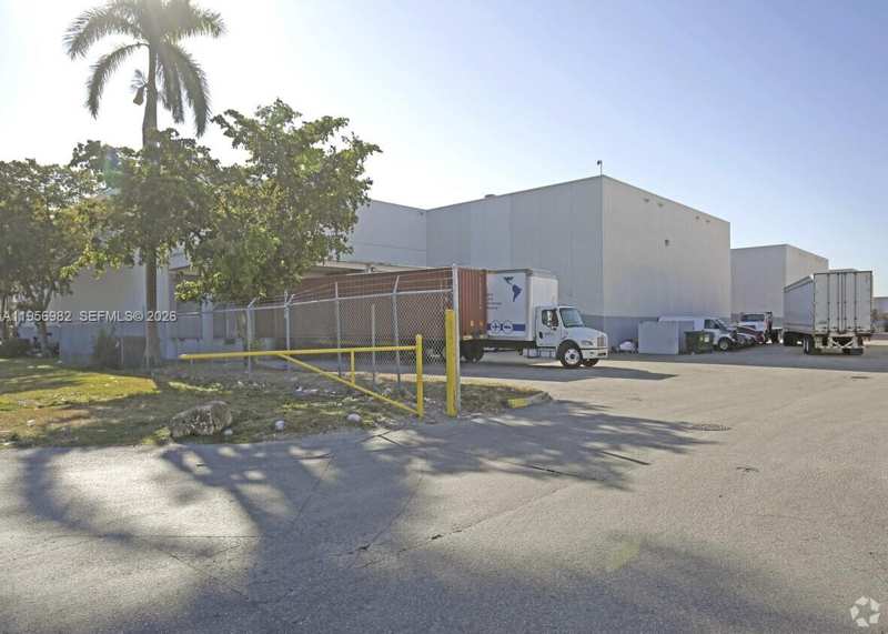 3560 NW 72nd Ave, Miami FL 33122