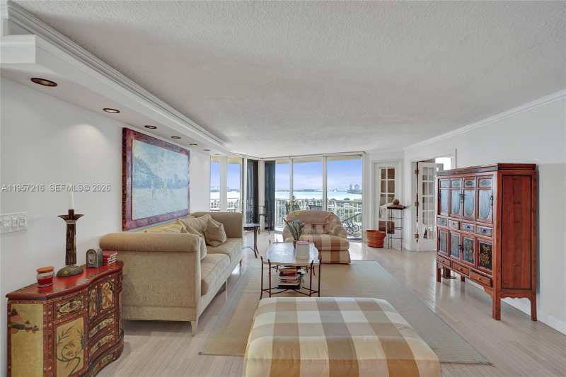 1000 Quayside Ter # 1402, Miami FL 33138