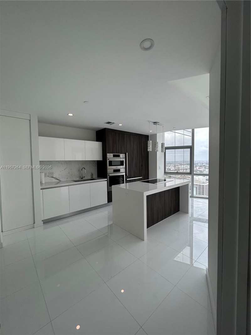 851 NE 1st Ave # 4302, Miami FL 33132