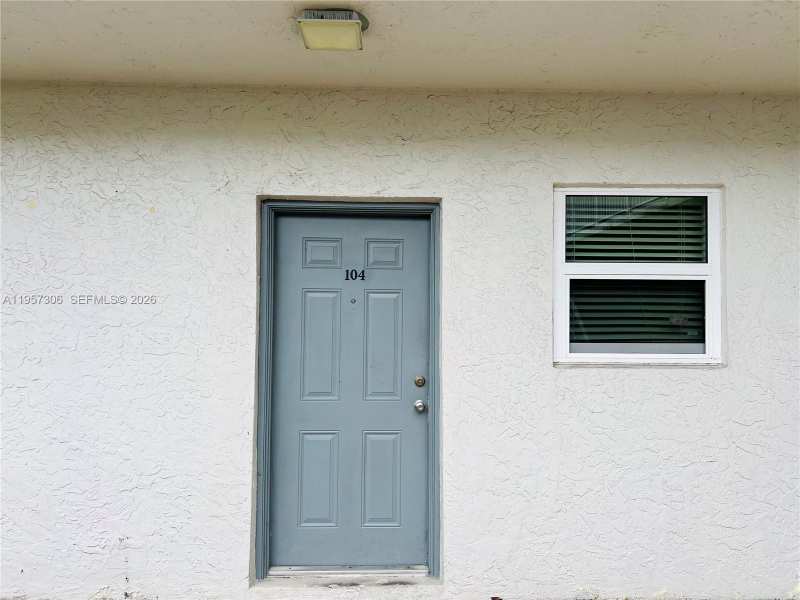 2040 NW 89th Ave # 104, Pembroke Pines FL 33028