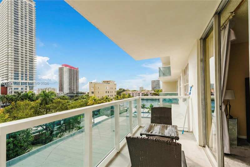3800 S Ocean Dr # 409, Hollywood FL 33019