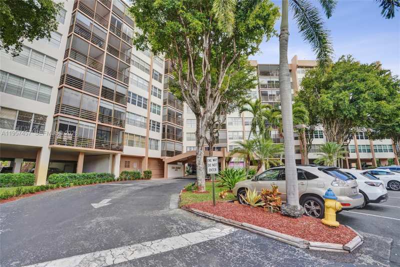 1400 Saint Charles Pl # 204, Pembroke Pines FL 33026