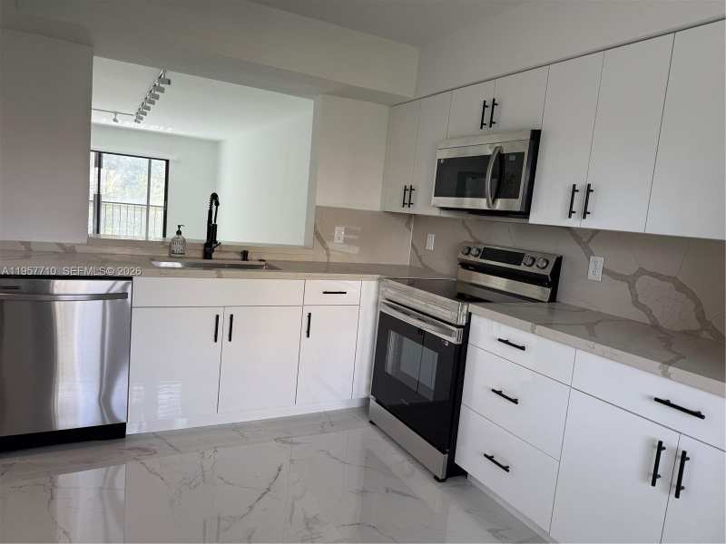 7290 Kinghurst Dr # 306, Delray Beach FL 33446