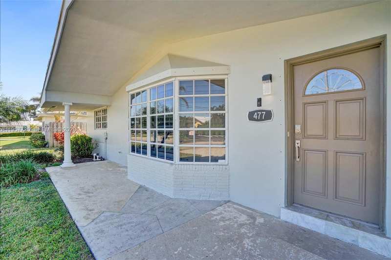 477 SE 17th Ter, Deerfield Beach FL 33441