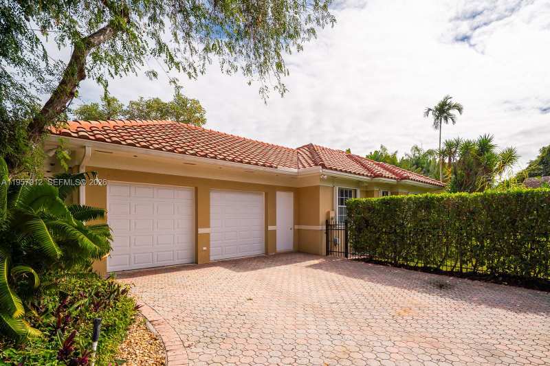 5770 SW 128th St, Pinecrest FL 33156