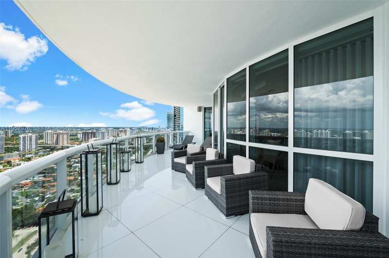18201 Collins Ave # 5201, Sunny Isles Beach FL 33160
