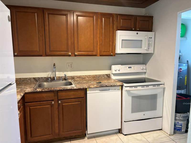 8000 Colony Circle # 201, Tamarac FL 33321