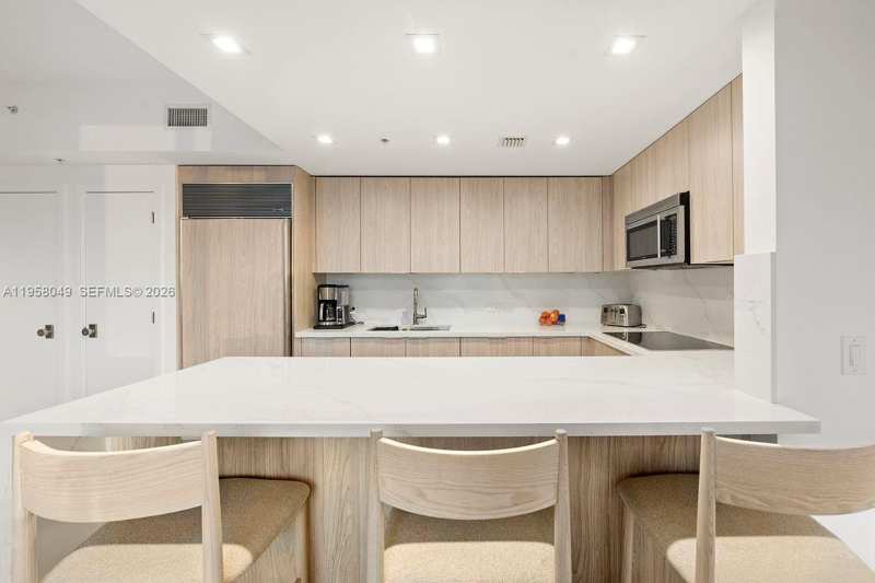 6899 Collins Ave # 1810, Miami Beach FL 33141