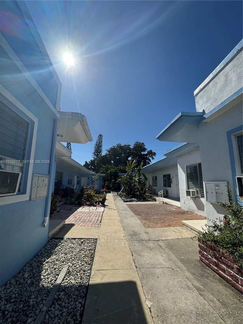 800 83rd St, Miami Beach FL 33141