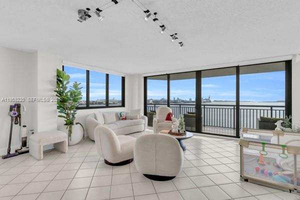 540 Brickell Key Dr # 832, Miami FL 33131
