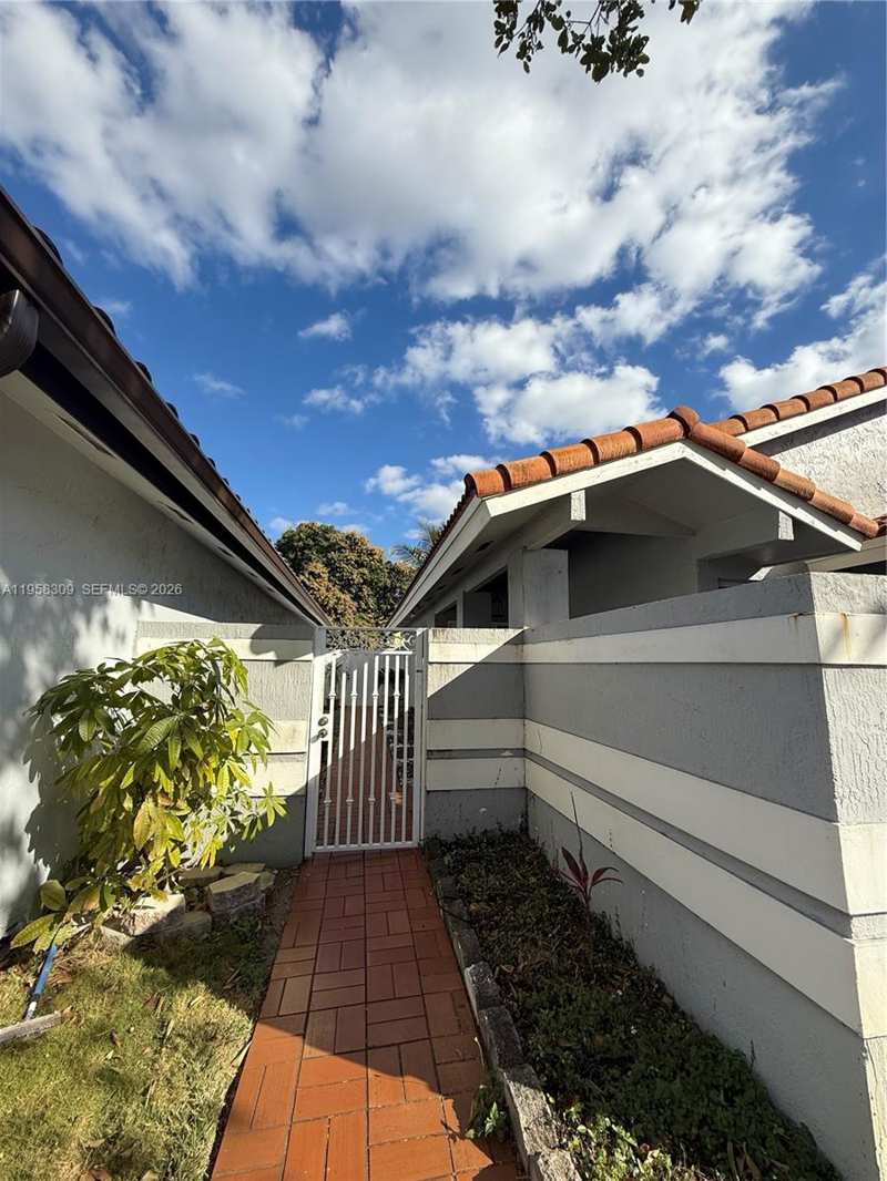 18237 NW 61st Pl, Hialeah FL 33015