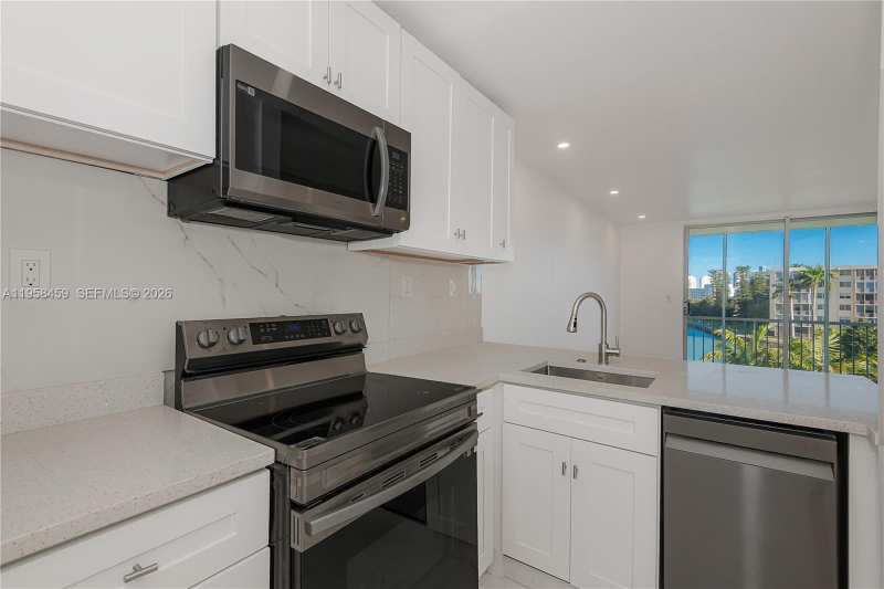 2851 Leonard Dr # J405, Aventura FL 33160