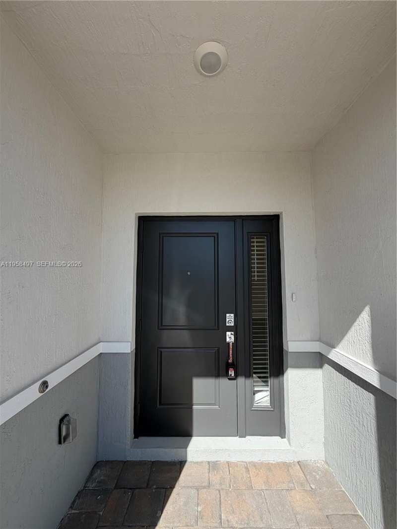 323 NE 16th St, Florida City FL 33034