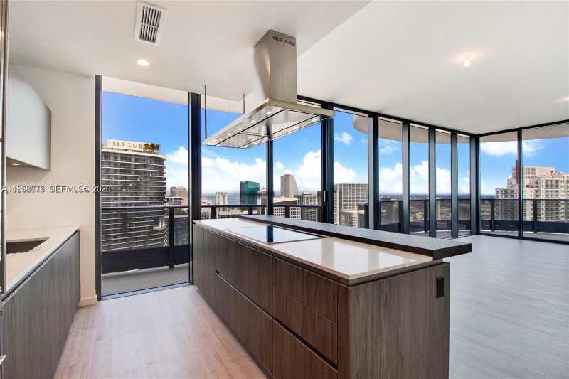 1000 Brickell Plz, Miami FL 33131