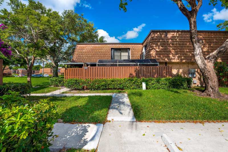 2205 22nd Lane, FL 33463