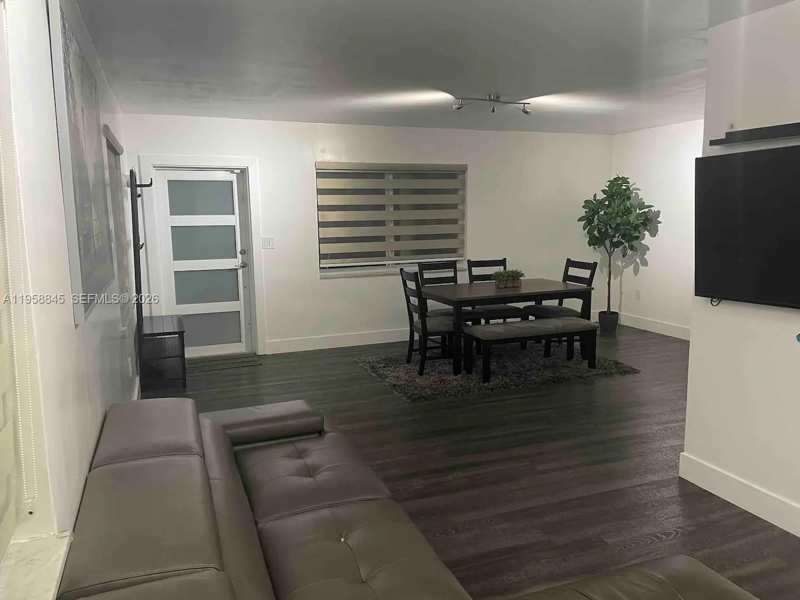 3008 NW 13th St, Miami FL 33125