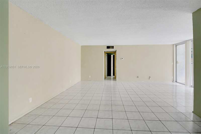 942 NE 199th St # 2F, Miami FL 33179