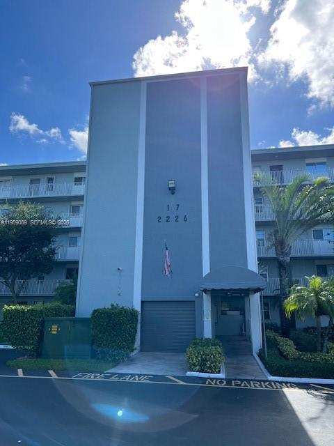 2226 N Cypress Bend Dr # 210, Pompano Beach FL 33069