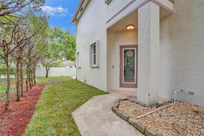 218 NW 75th Ter, Plantation FL 33317