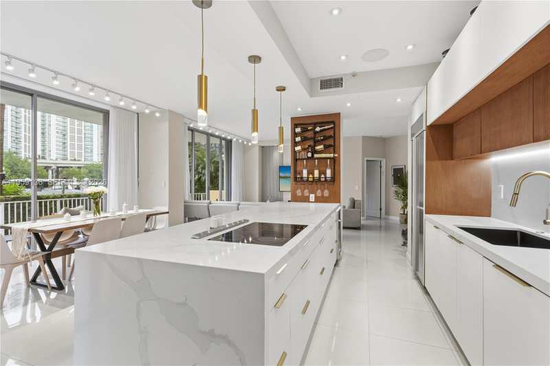 3500 Mystic Pointe Dr # 104, Aventura FL 33180