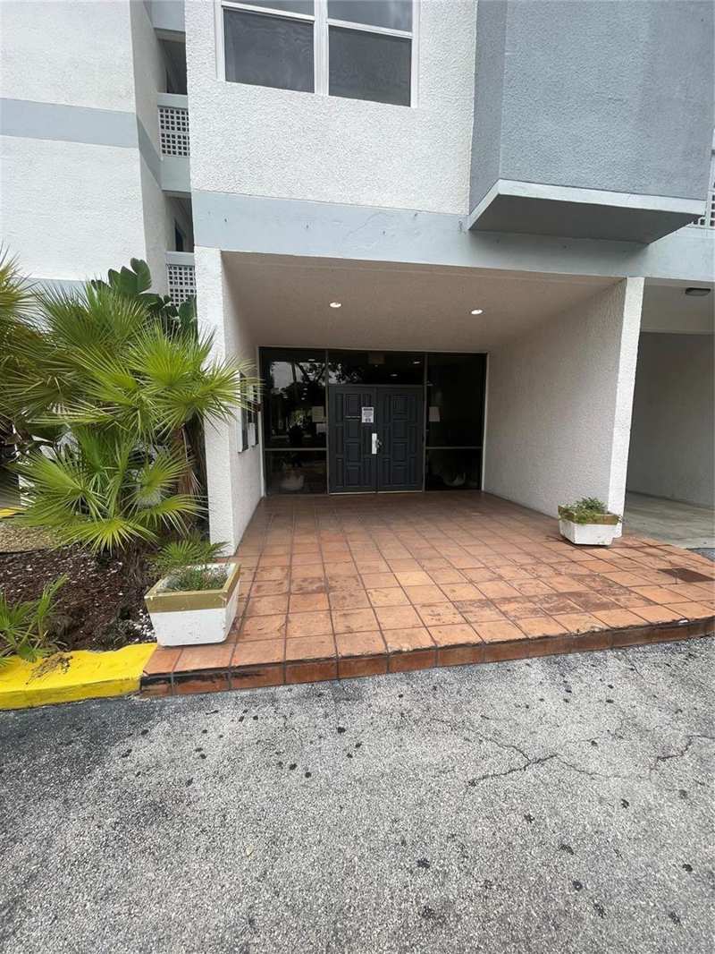 3301 Spanish Moss Terrace # 610, Lauderhill FL 33319