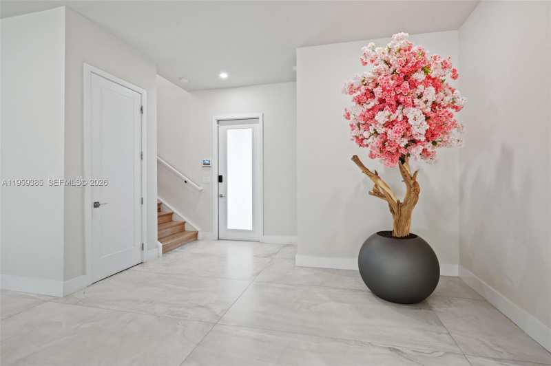 8118 NW 46th Ter, Doral FL 33166