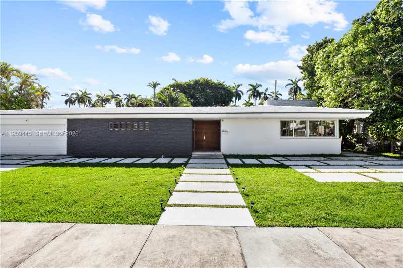 1040 NE 86th St, Miami FL 33138