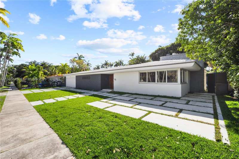 1040 NE 86th St, Miami FL 33138