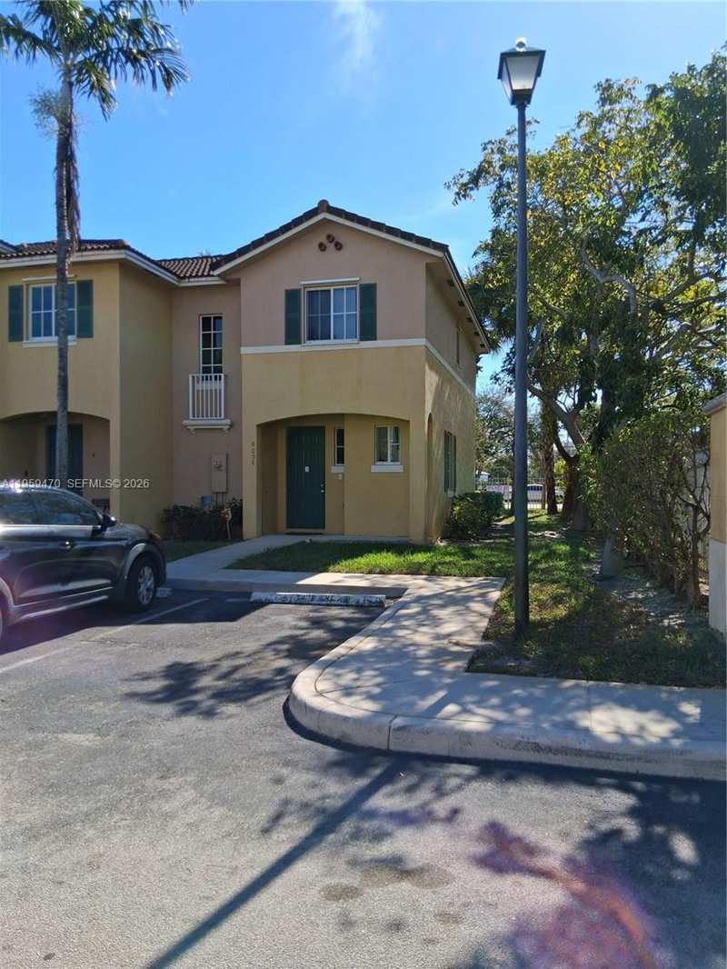 6056 SW 19th Pl, North Lauderdale FL 33068