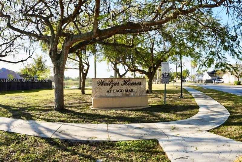 7332 SW 158th Ave, Miami FL 33193