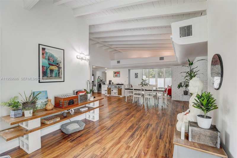 14530 Garden Dr, Miami FL 33168