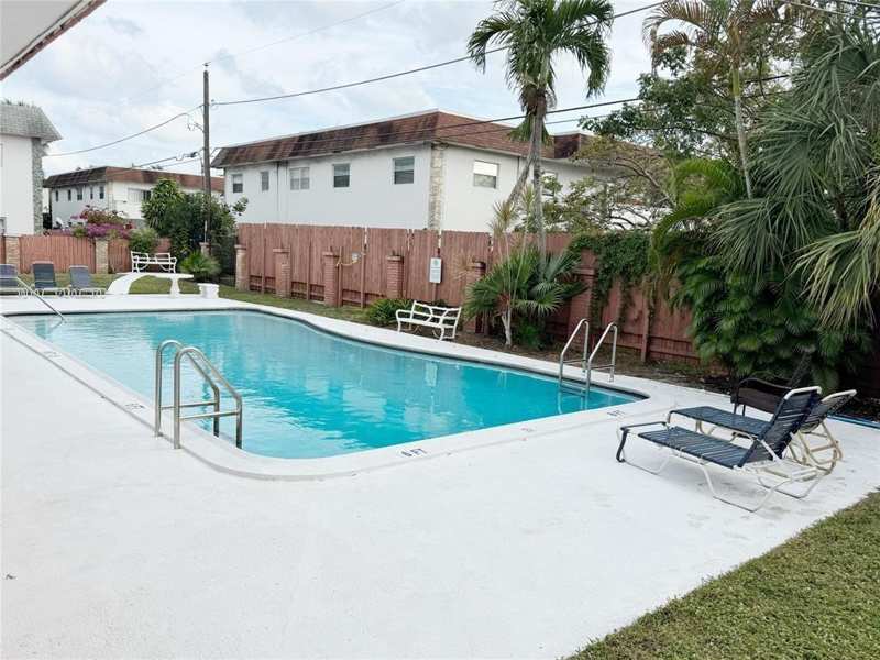 230 SW 1st Street # 8, Pompano Beach FL 33060