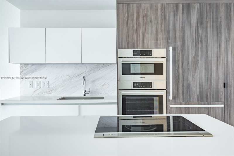 851 NE 1st Ave # 2100, Miami FL 33132